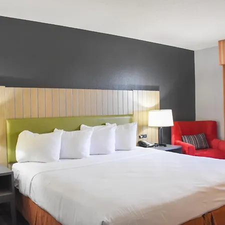 Country Inn & Suites By Radisson Bloomington-Normal West, Il