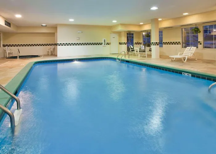 Hotel Country & By Radisson Bloomington-normal West, Il 3*