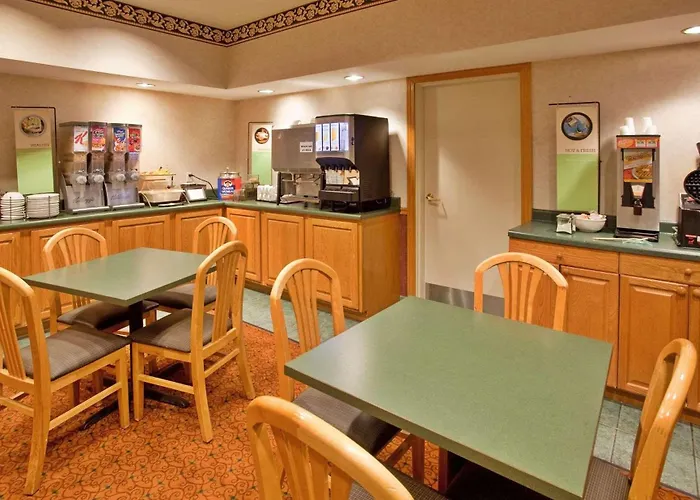 Hotel Country & By Radisson Bloomington-normal West, Il 3*