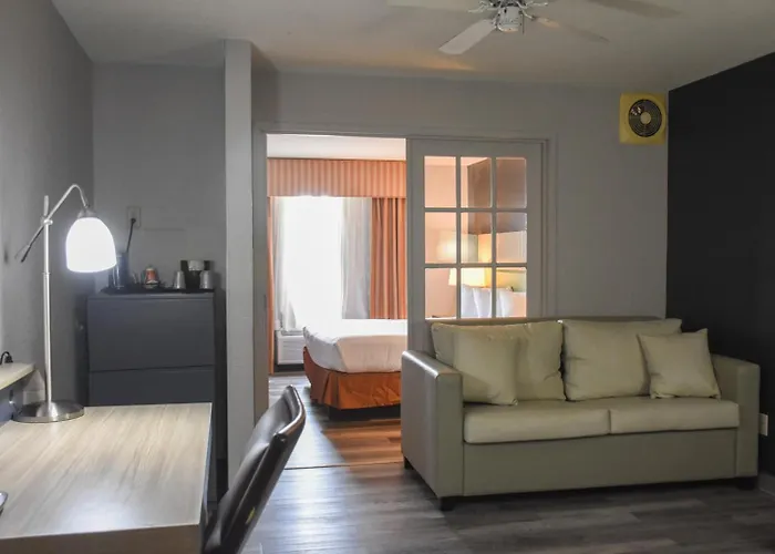 Country & By Radisson Bloomington-normal West, Il Hotel