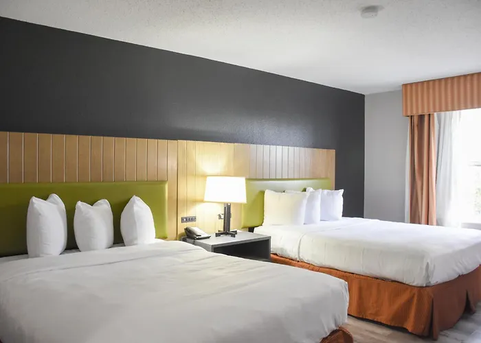 Country & By Radisson Bloomington-normal West, Il 3*