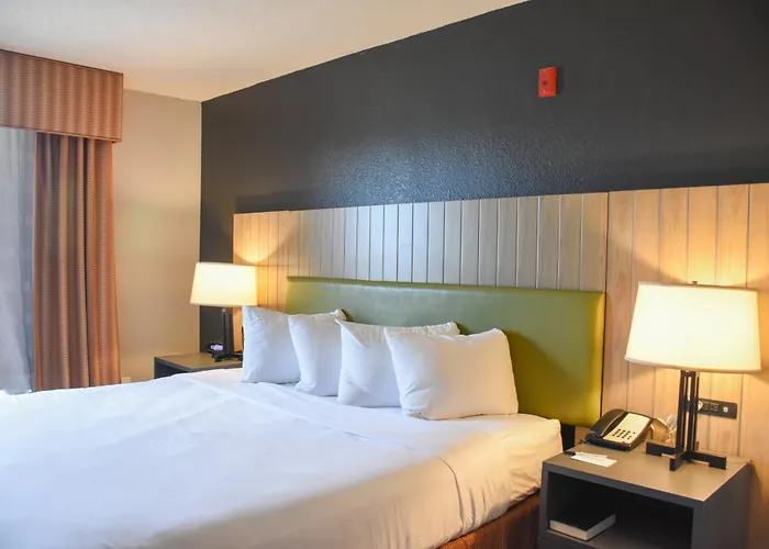Country & By Radisson Bloomington-normal West, Il Hotel