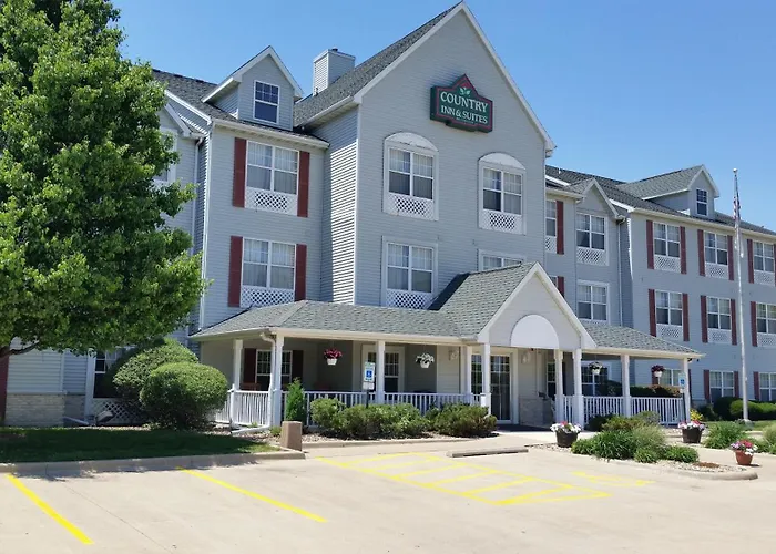 Country & By Radisson Bloomington-normal West, Il 3*
