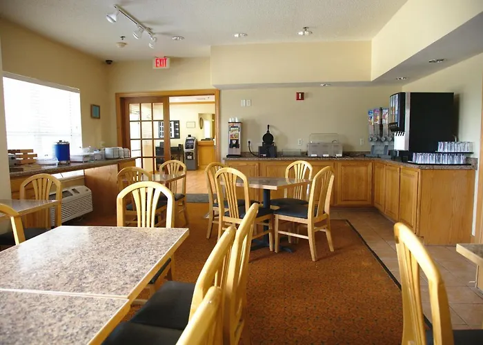 Country & By Radisson Bloomington-normal West, Il 3*